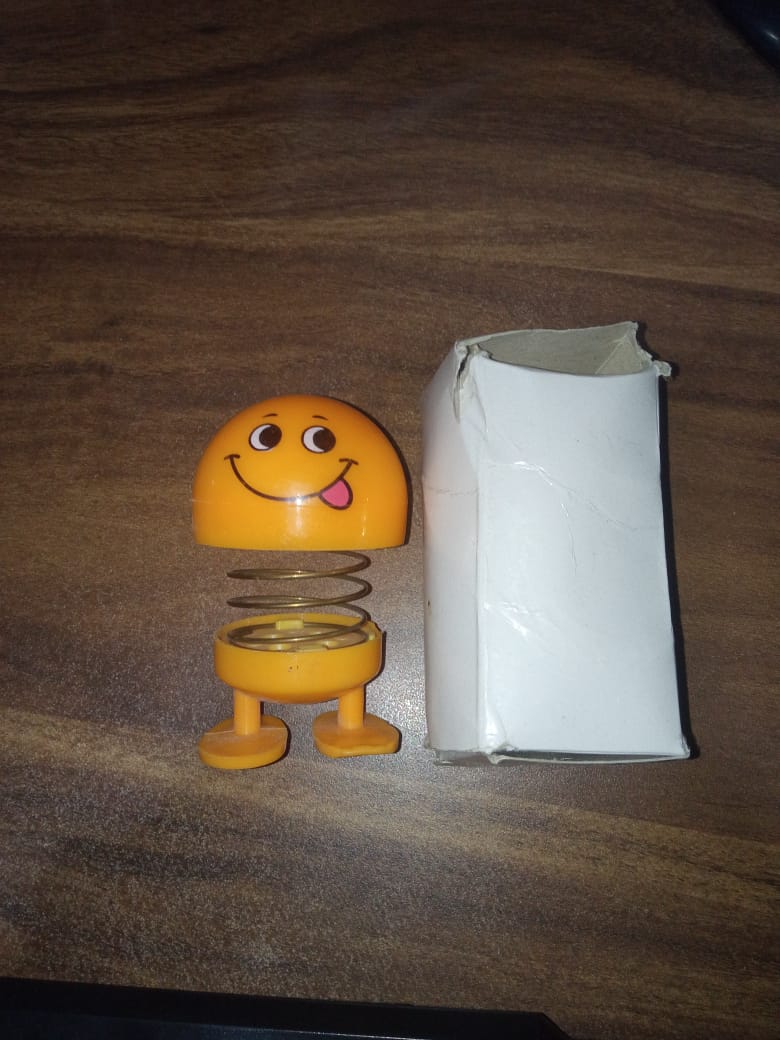 Smiling Face Spring Doll Toy for Car Dashboard – Bobblehead Emoji Decoration for Interior & Desktop (1 Pc)